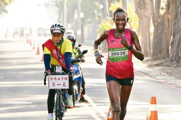 高雄馬拉松開跑 肯亞選手大贏