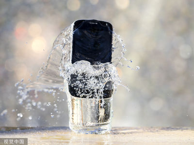 iPhone進水「千萬別插入米缸」！蘋果警告恐弄壞　正確乾燥法曝光