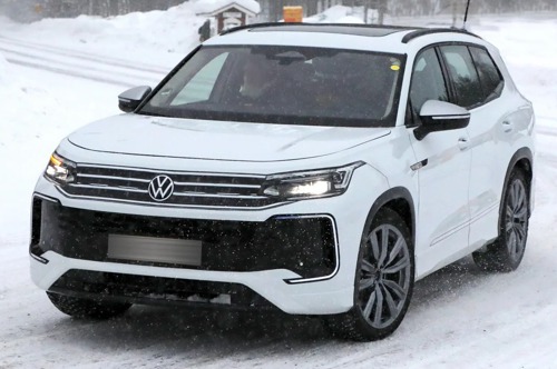 全新Volkswagen Tayron雪地測試露面！竟有多個版本名字？