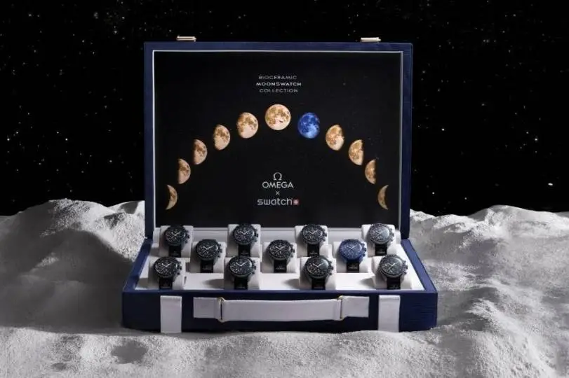 歐米茄拍賣11套MoonSwatch腕表手提箱套裝， 爲奧比斯籌集近440萬人民幣