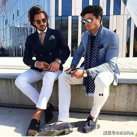 春季男士深藍色商務休闲西裝如何搭配既顯高級又顯時尚清爽年輕