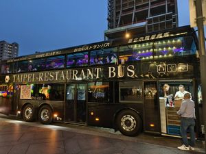 浪漫時髦台北夜生活　隱世餐酒館台北雙層觀光巴士新體驗