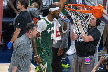 NBA／兩球星受傷波提斯還被驅逐 公鹿教頭：季後賽情緒高漲