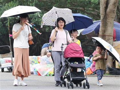 早安世界》東北季風影響北台灣今偏涼 母親節全台防雨